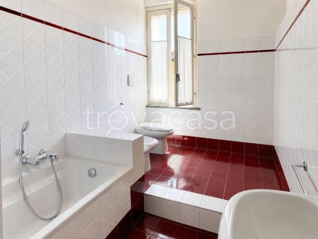 Quadrilocale in vendita ad Abbiategrasso via Pontida, 17