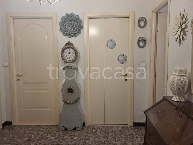 Quadrilocale in vendita ad Alessandria, Piazza Genova