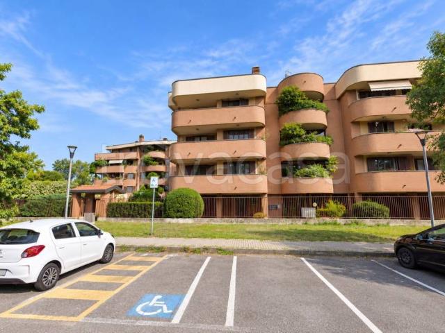 Quadrilocale in vendita ad Assago via del Parco, Centro
