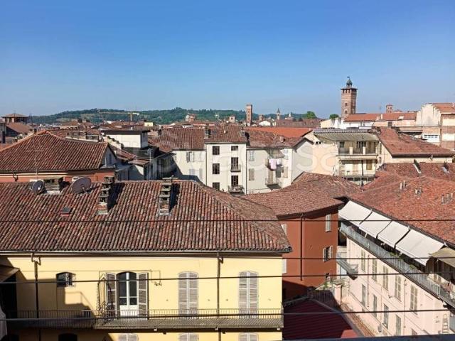 Quadrilocale in vendita ad Asti corso Alfieri, 177, Corso Dante