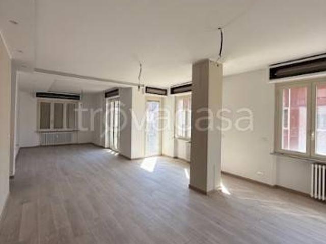 Quadrilocale in vendita ad Asti, Corso Dante
