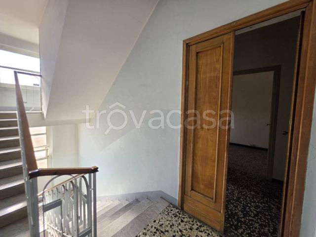 Trilocale in vendita ad Asti via Duca d'Aosta, 16, Corso Torino