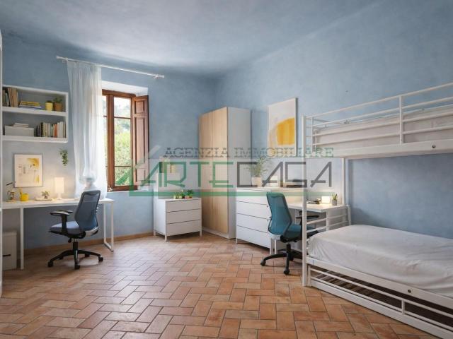 Quadrilocale in vendita, Calci la corte