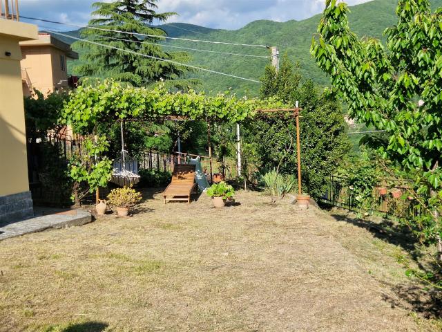 Quadrilocale in vendita in Via Generale Francesco Strata, 29. 75m² Savignone