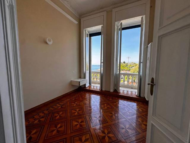Quadrilocale ottimo stato, secondo piano, Albaro, Genova