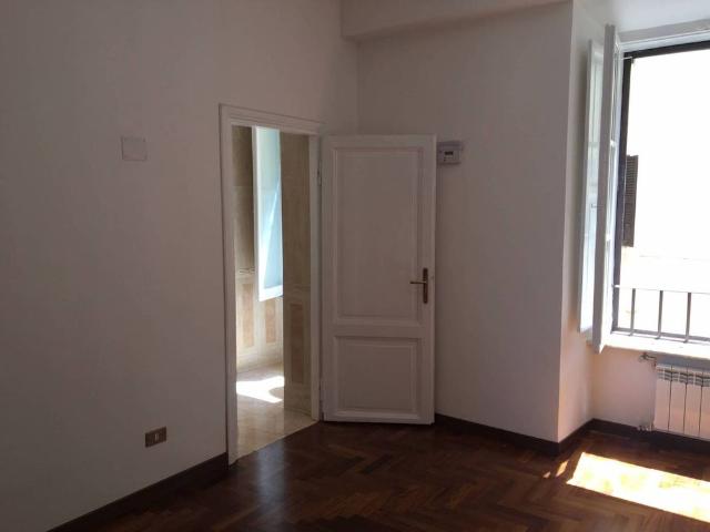 Quadrilocale ottimo stato, secondo piano, Salario Porta Pia, Roma