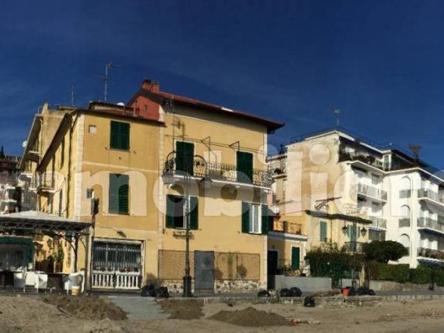 Quadrilocale piazza Andrea Doria, Borgo Coscia, Alassio