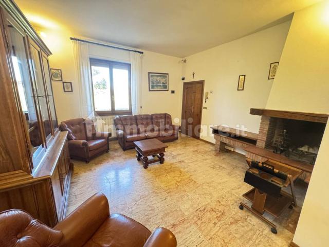 Quadrilocale via Achille Grandi 58, San Donato Fronzano, Reggello