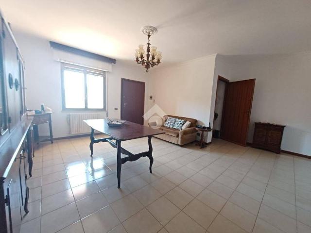 Quadrilocale via carlo cattaneo 41, Centro, Nepi