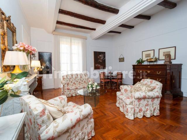 Quadrilocale via Carlo Poerio 98, Chiaia, Napoli