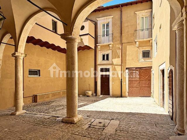 Quadrilocale via Cimino, Villa Comunale, L'Aquila