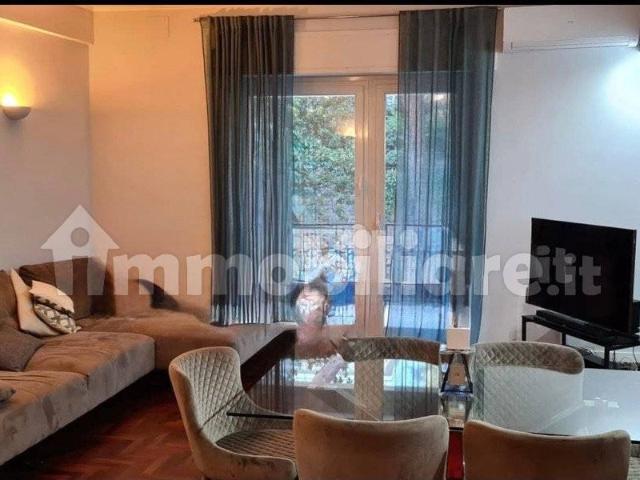 Quadrilocale via dei Carpazi 27, Eur, Roma