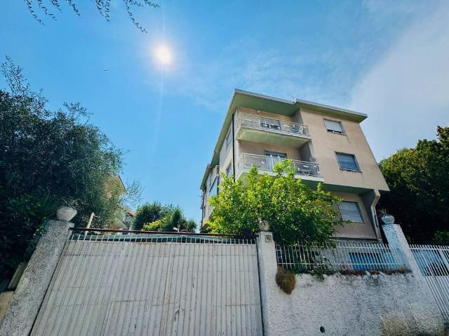 Quadrilocale via dei Gerani 17, Piani di Borghetto, Ospedale, Bordighera