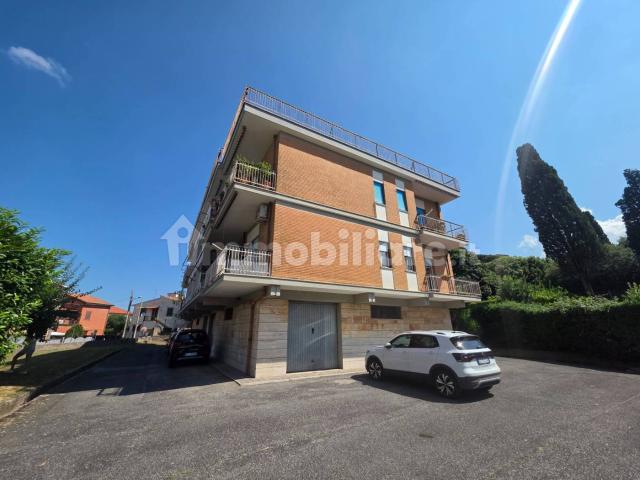 Quadrilocale via della Madonnina 7, Centro Storico, Genzano di Roma