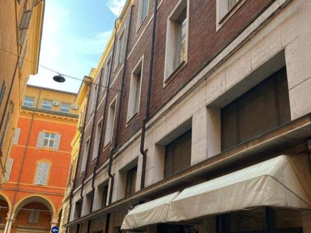 Quadrilocale via Donzi, Centro Storico, Modena