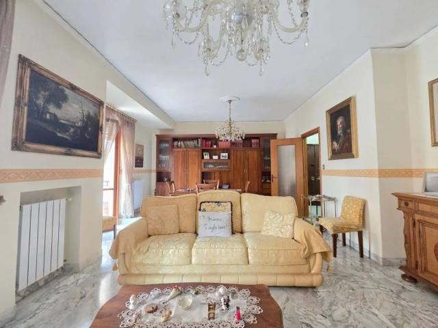 Quadrilocale via Eduardo Nicolardi 104, Colli Aminei Capodimonte, Napoli