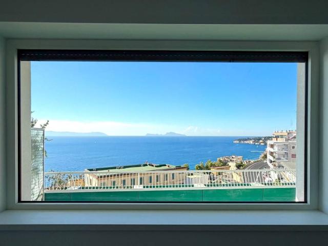 Quadrilocale via Francesco Petrarca 203, Posillipo, Napoli