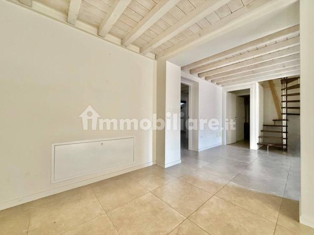 Quadrilocale via Giovanni Chiassi, Centro, Mantova