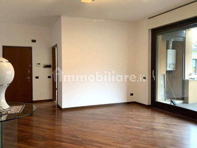 Quadrilocale via Porta Lodi 2, Centro Storico, Monza
