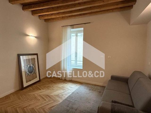 Quadrilocale via porto vecchio 22, Centro Storico, Desenzano del Garda