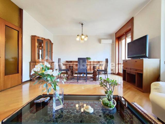 Quadrilocale via Rosa Marelli Vergani 6, Bande Nere, Milano