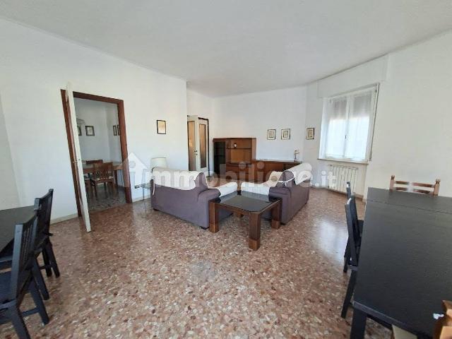 Quadrilocale via Santa Teresa 81, Borgo Roma, Verona