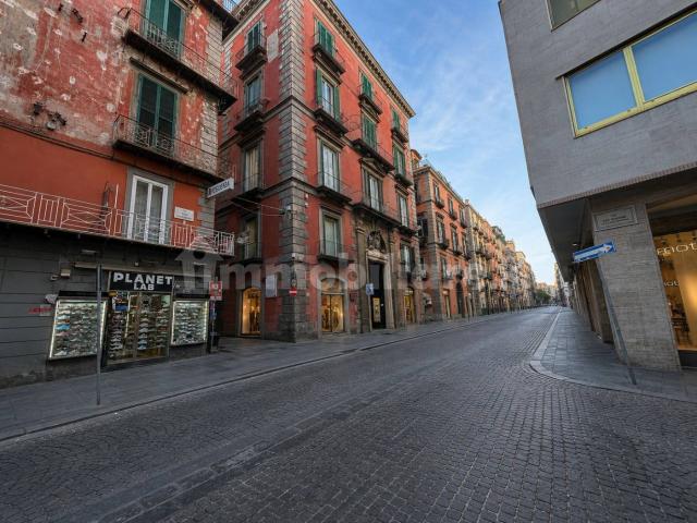 Quadrilocale via Toledo 317, Quartieri Spagnoli, Napoli