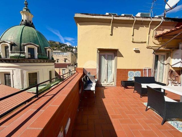 Quadrilocale via Toledo 380, Monte Santo, Napoli