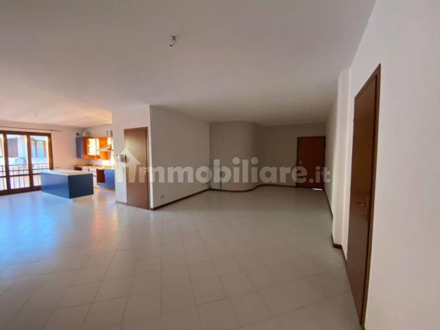Quadrilocale via Virgilio Cerpelloni 32, Quinzano, Verona