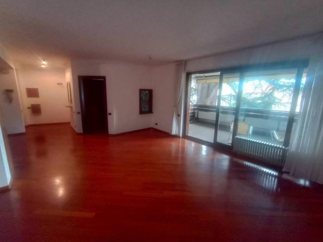 Quadrilocale via Weggenstein 18, Centro, Bolzano