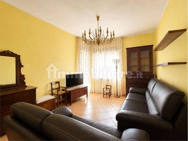 Quadrilocale viale crotone IV traversa, 7, Catanzaro Lido, Catanzaro