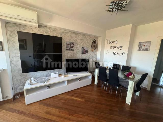 Quadrilocale viale dei Caduti nella Guerra di Liberazione, Spinaceto, Roma