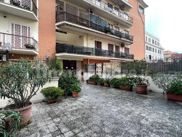 Quadrilocale viale della Marina 9, Ostia Levante, Roma