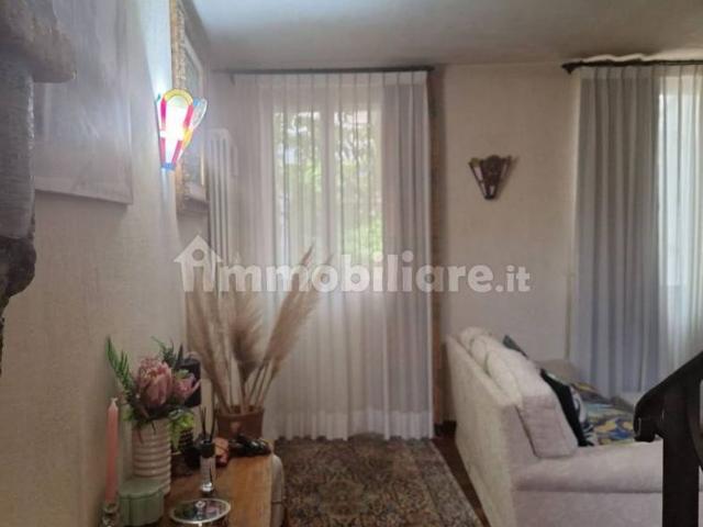Quadrilocale viale delle Clarisse 18, Centro, Atri