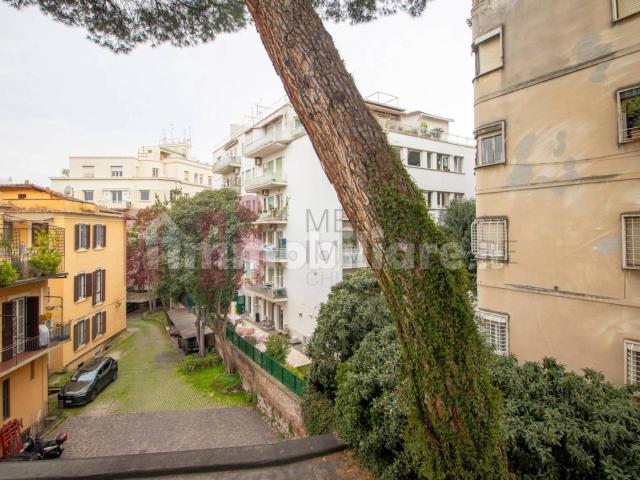 Quadrilocale viale di Villa Massimo, Bologna, Roma