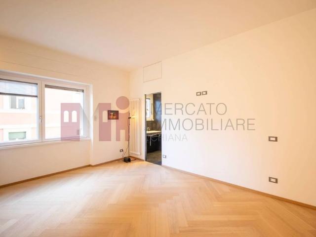 Quadrilocale viale di Villa Massimo, Bologna, Roma