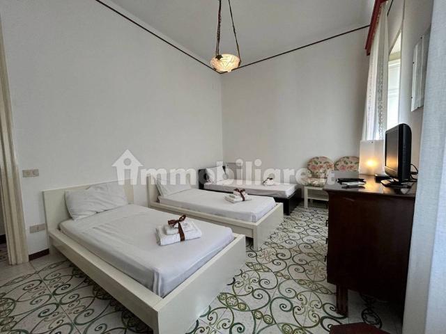 Quadrilocale viale Margherita di Savoia 9, Mondello Valdesi, Palermo