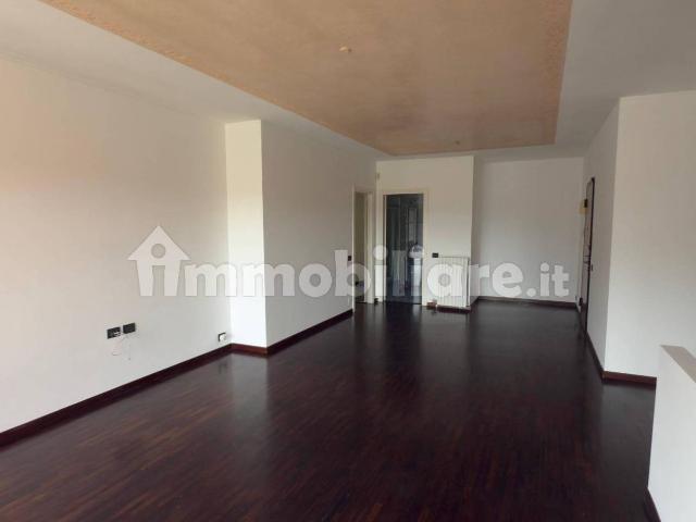 Quadrilocale viale Padre Gian Battista Aguggiari 77, Montello, Varese