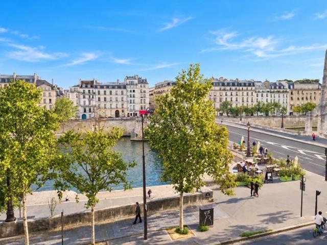 Quai de la Tournelle: une vue exceptionnelle sur la Seine et l'Île Saint Louis