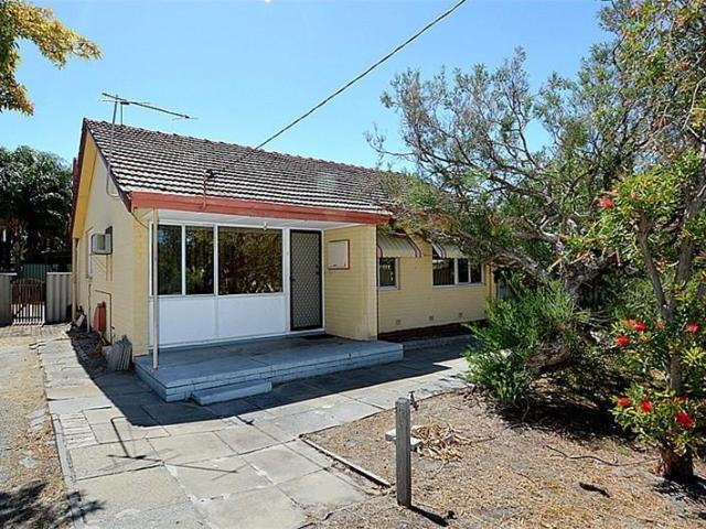 Quaint 3 x 1 home close to Brookman Primary School