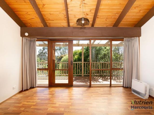 Quaint 3 Bedroom Home with Stunning Views!
