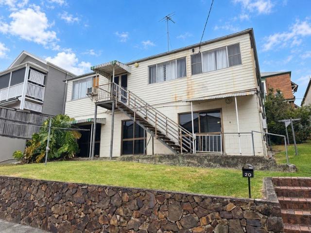 Quaint 2 Bedroom Unit with Study Moments from QUT & the City