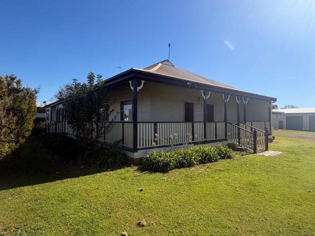 Quaint country cottage literally only 5 mins to the CBD