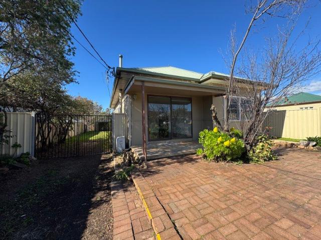 QUAINT, COZY AND CLOSE TO CBD
