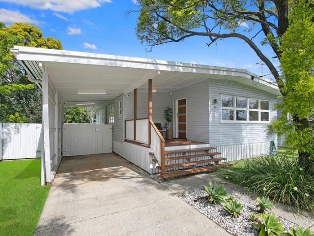 Quaint, air conditioned cottage with the wow factor bring the boat or caravan!