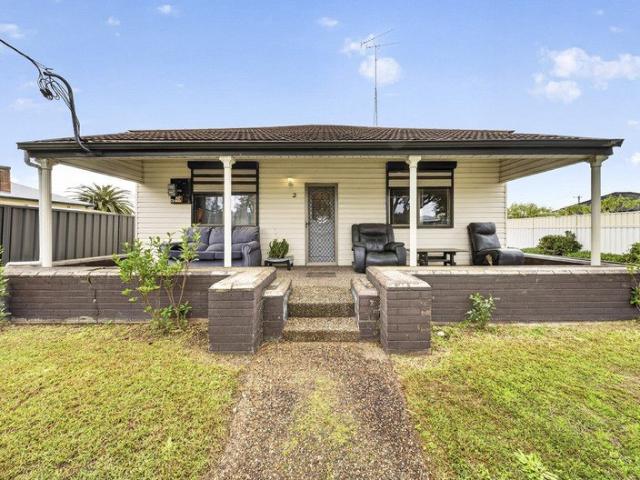 QUAINT FIRST HOME OPPORTUNITY