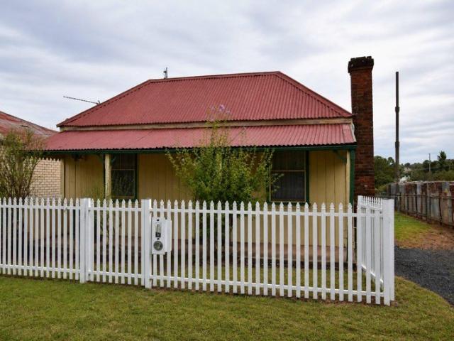 Quaint first home or investment!