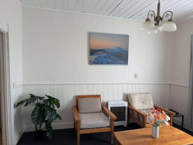 Quaint fully furnished 2 bed cottage
