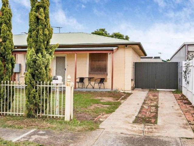 Quaint Maisonette In Quiet Residential Street