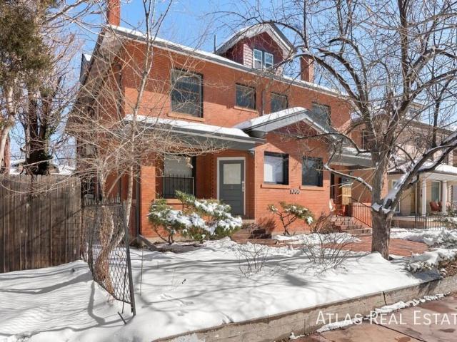 1 Month Free Top Floor Capitol Hill Studio – All Utilities Included!